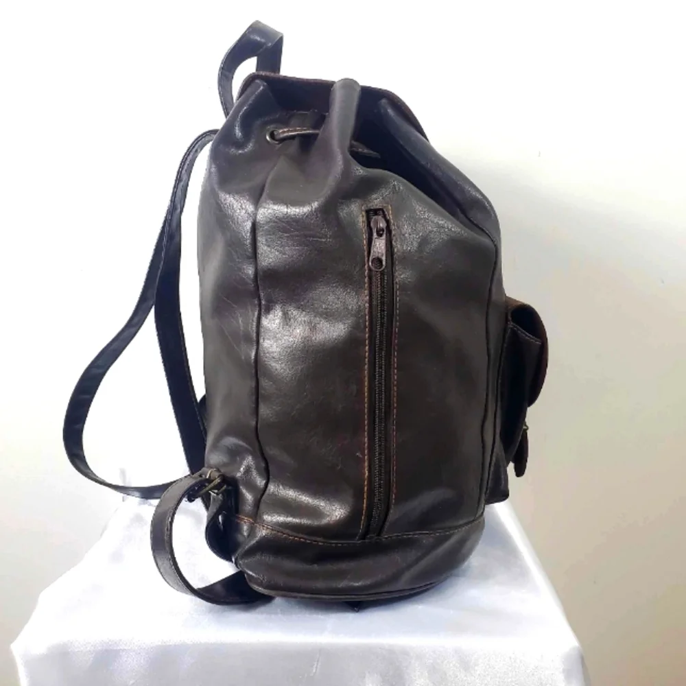 Vintage Leather Unisex Backpack - Picture 3 of 11